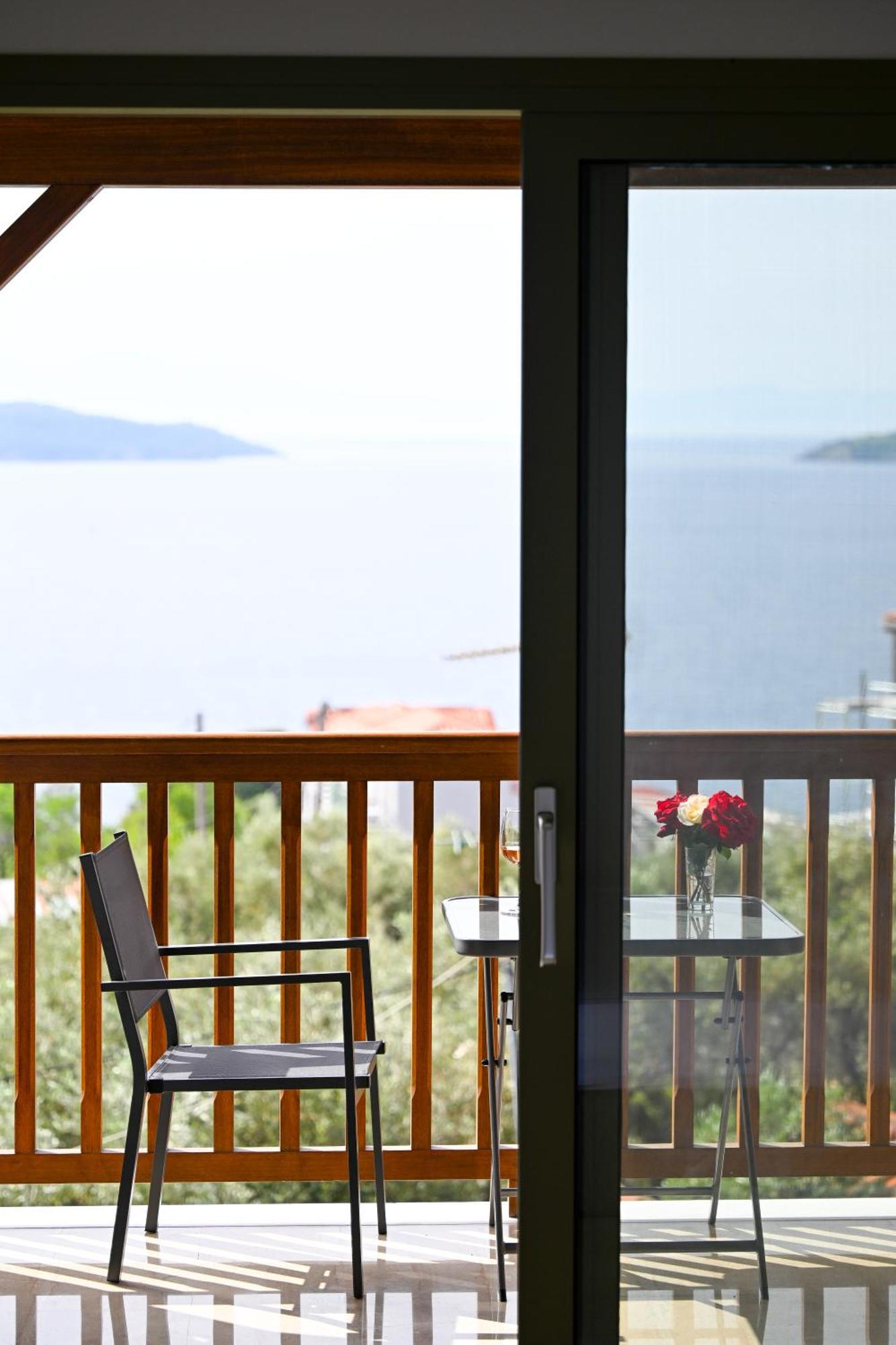 Makis Sea View Studios Скиатос Екстериор снимка